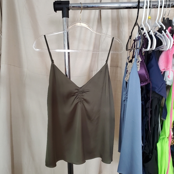 Express Tank Top - Picture 2 of 3